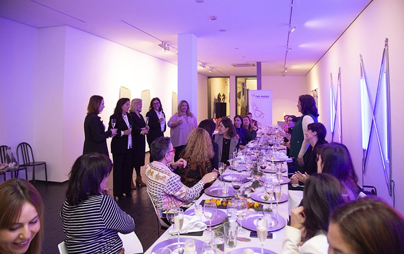 Brindis de la Junta de PWN Madrid, Fátima Guadamillas y las asistentes al evento