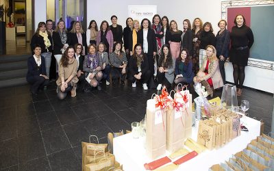 Mujeres profesionales celebran la Navidad con PWN Madrid