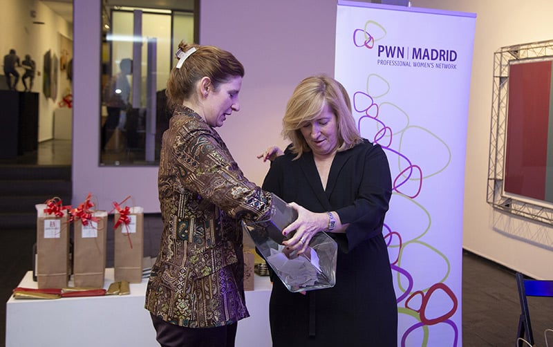 Tradicional rifa de PWN Madrid para mujeres profesionales